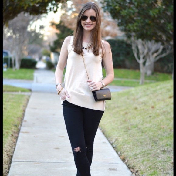 ♥️SOLD♥️ PRADA WOC black saffiano with gold chain - Picture 9 of 10